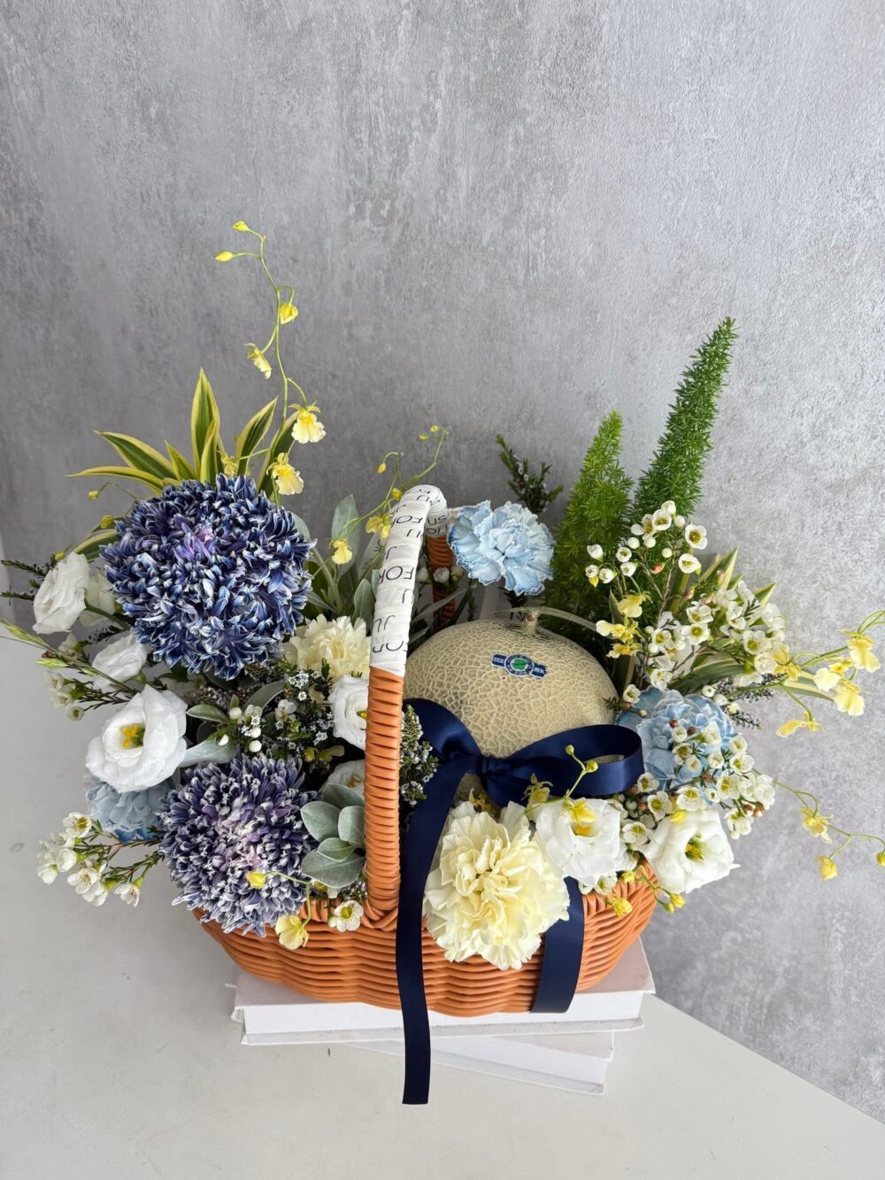 藍白牡丹菊哈密瓜花果籃